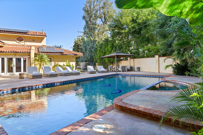 Montare At The Valley Sherman Oaks California 