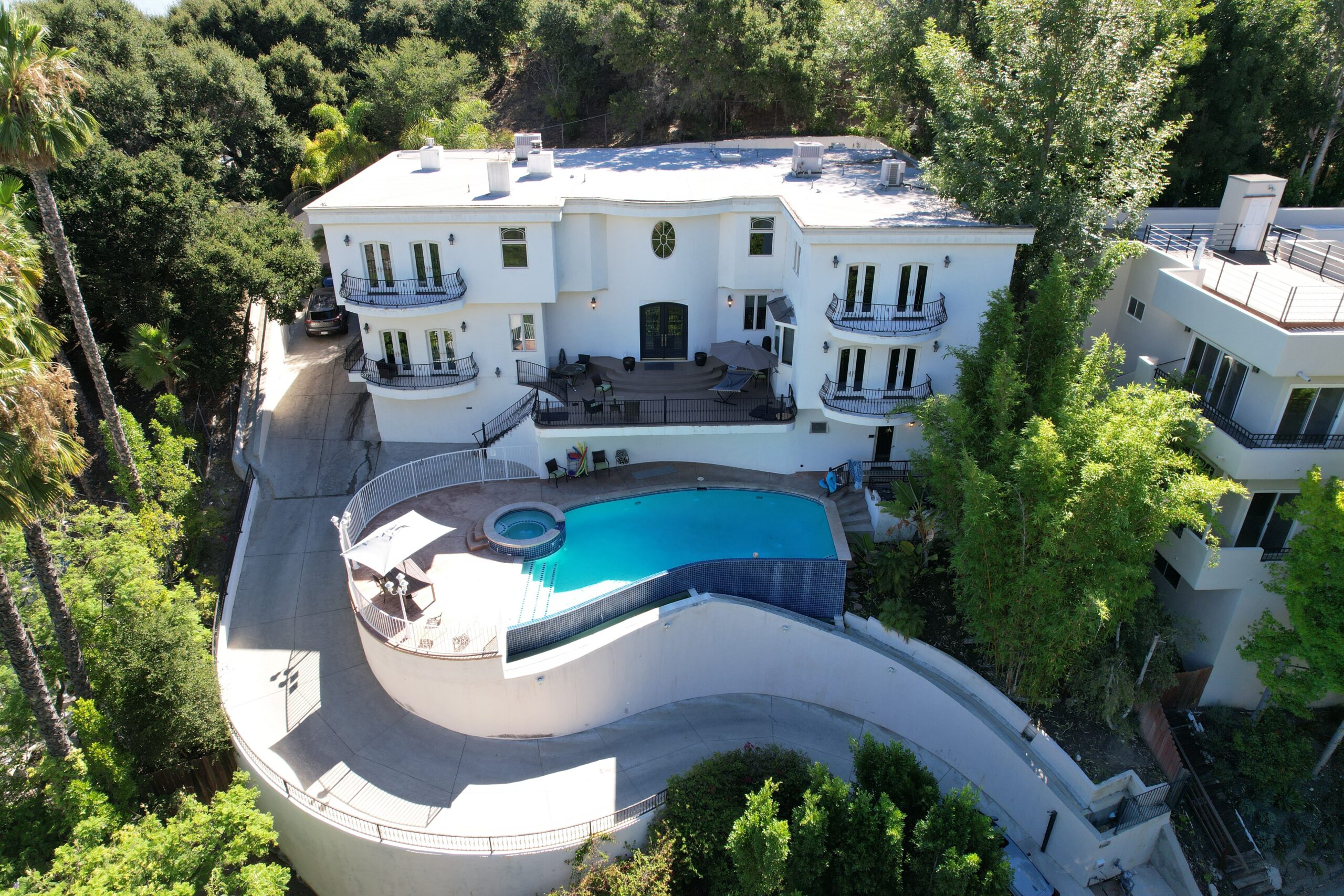 Montare On The Hill Studio City California 